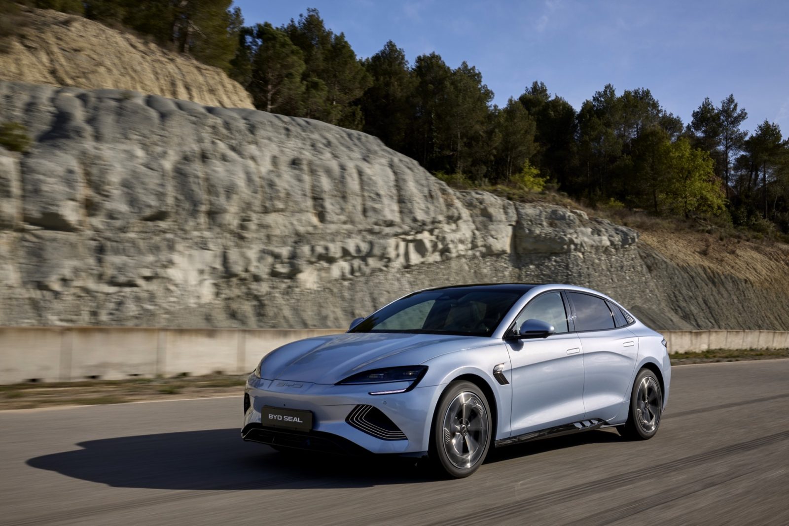 Test og mening BYD Seal, en elektrisk sedan, der sætter Tesla Model 3