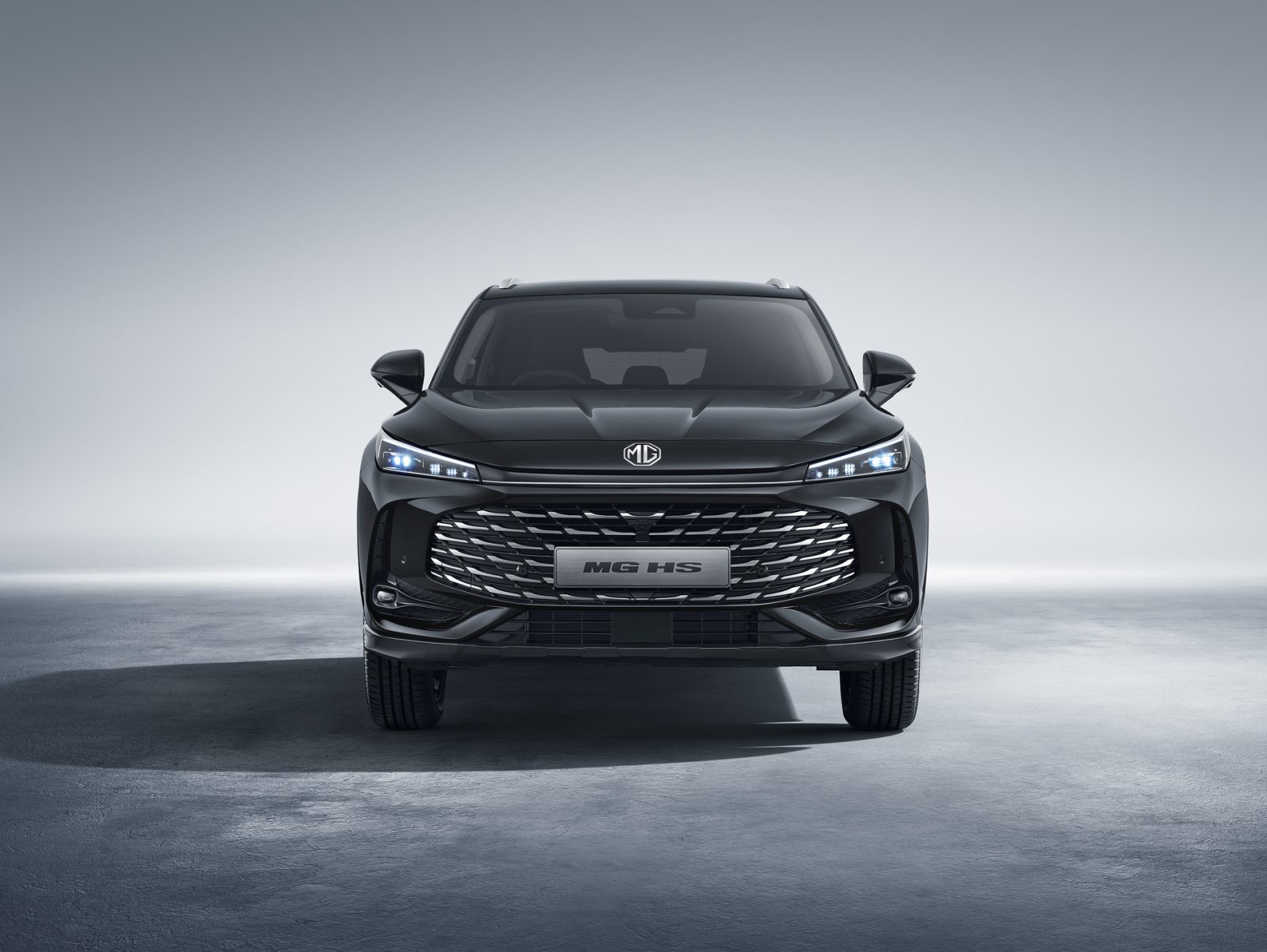 The update of the MG HS with its 100 km range PHEV version will arrive ...
