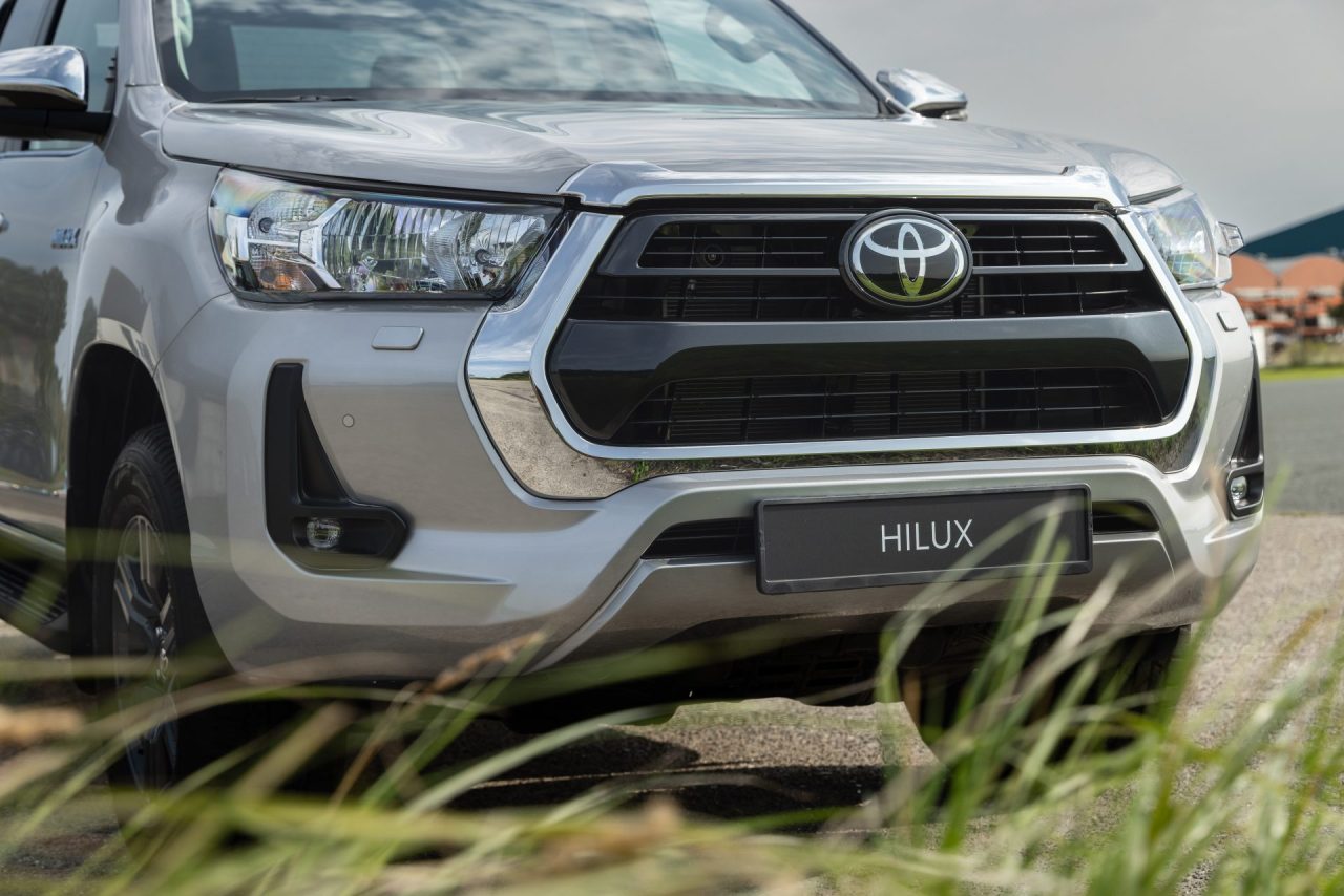 Toyota Hilux Hybrid: 2.8L turbo diesel engine and 48V Mild Hybrid ...