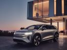 El nuevo SUV eléctrico de Lucid Motors llegará al mercado norteamericano con el puerto de carga NACS de serie