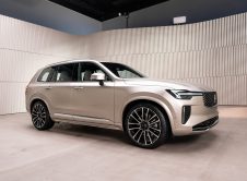 New Volvo Xc90: Studio Still