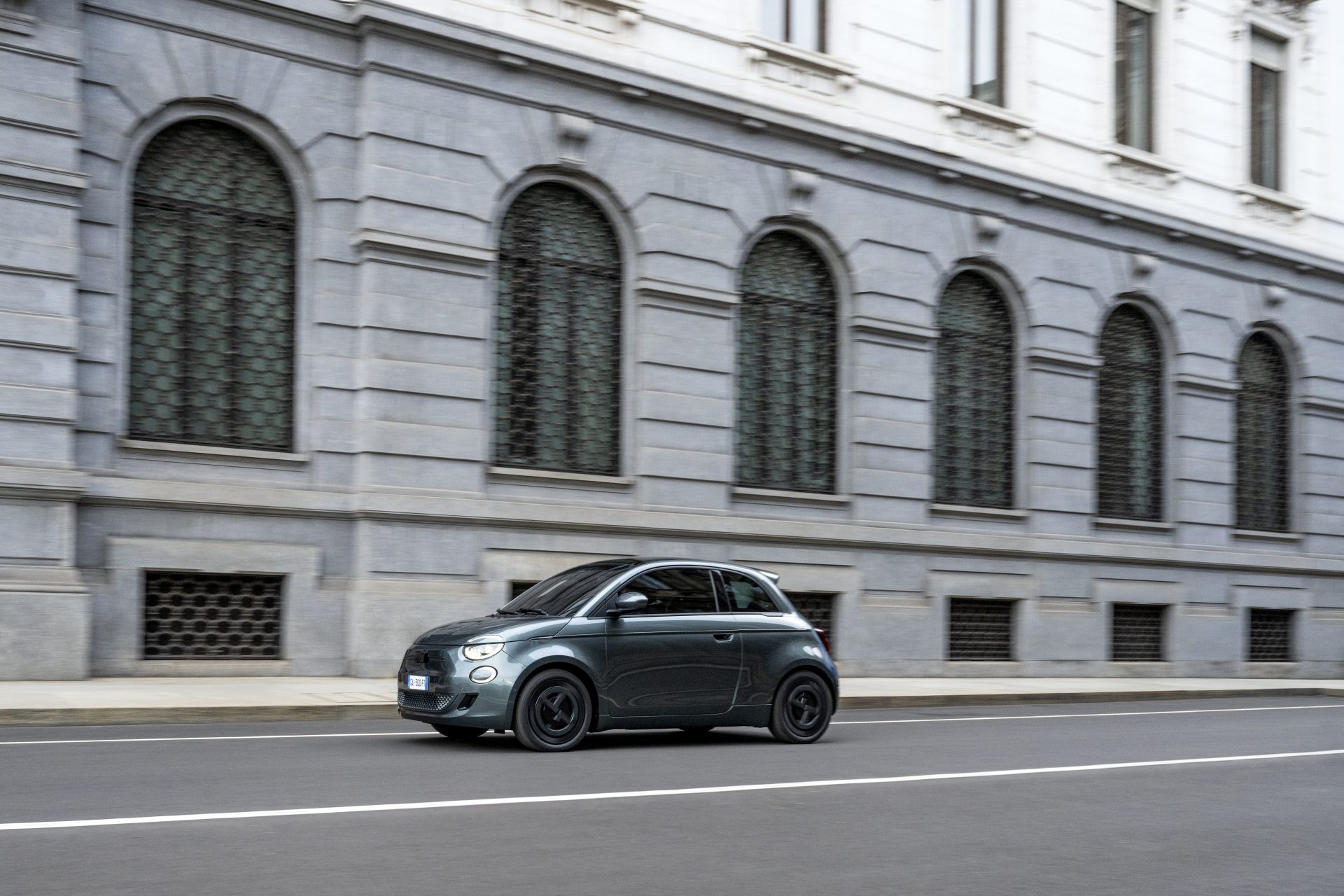 Fiat 500e Giorgio Armani Collector S Edition (10)