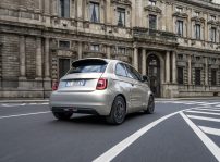 Fiat 500e Giorgio Armani Collector S Edition (4)