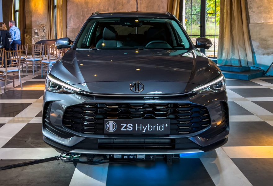 La Unión Europea estudia aplicar aranceles especiales también a los híbridos importados desde China