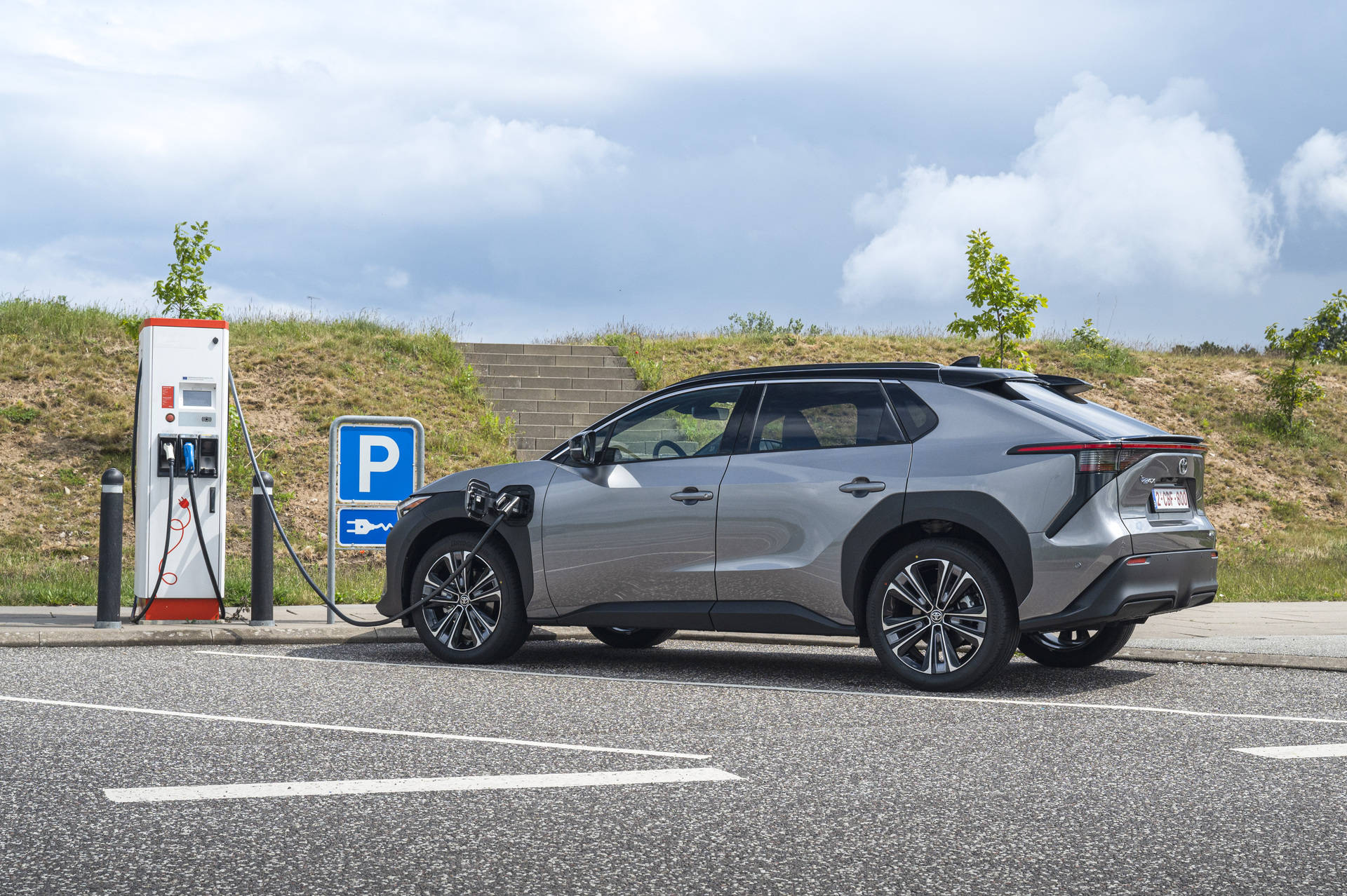 Toyota bZ4X 2025 : le SUV électrique se renouvelle avec plus d ...