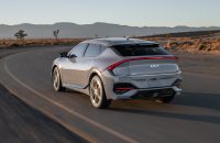 KIA añade en el mercado norteamericano soporte Plug&Charge en el EV6 y reduce su precio