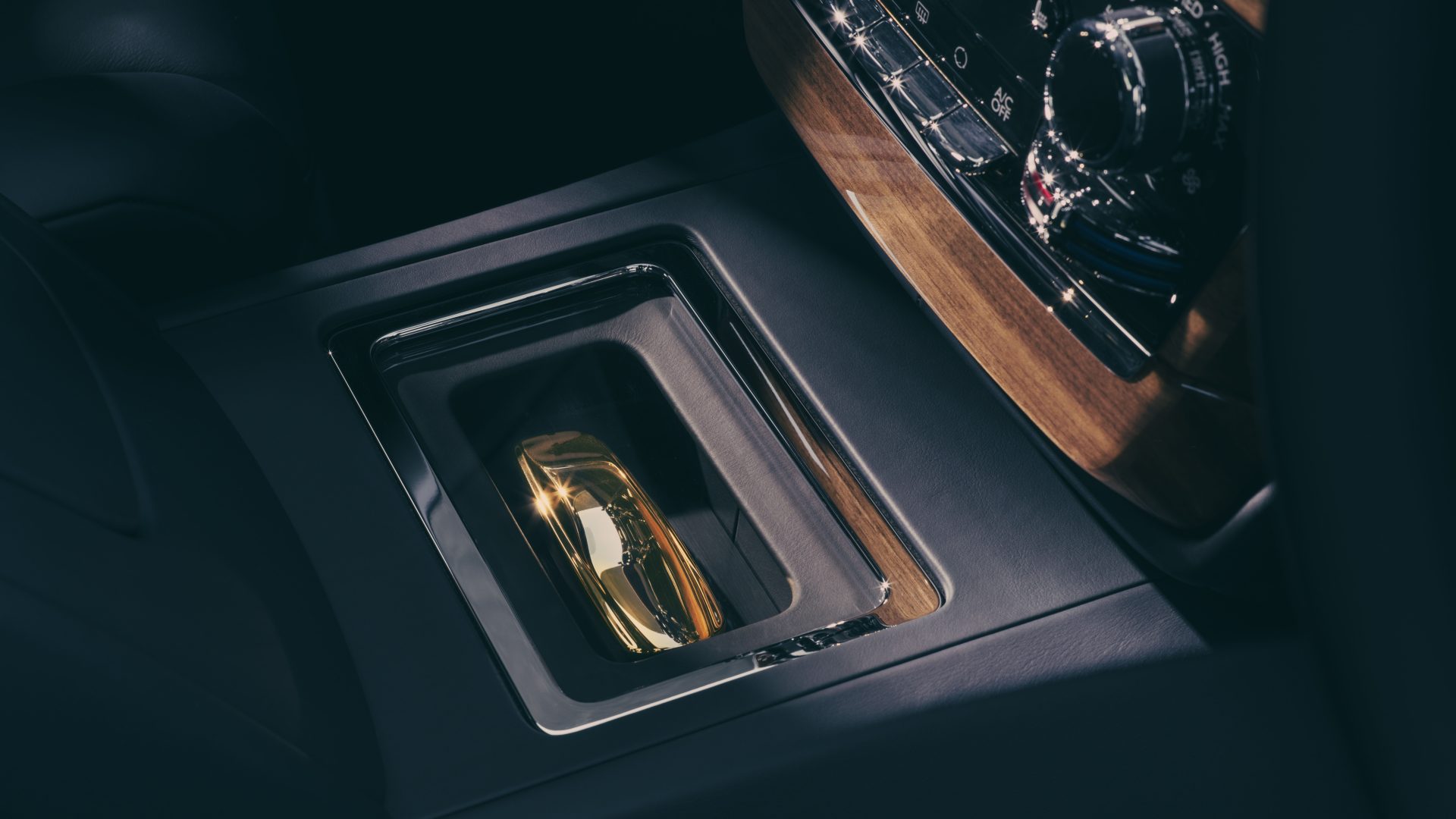 Rolls Royce Phantom Goldfinger (43)