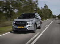 Mitsubishi Outlander Phev (2)