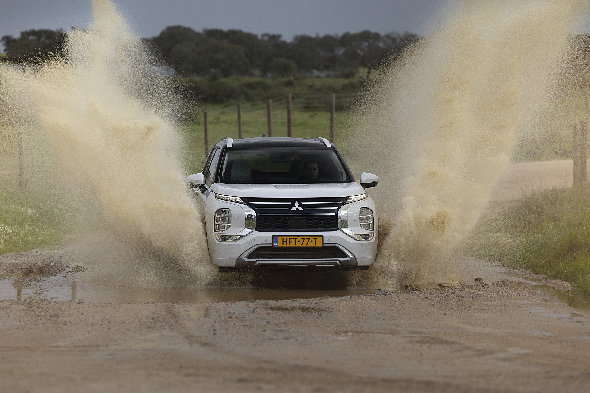 Mitsubishi Outlander Phev (29)
