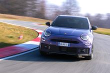 Llega el Abarth 600e, deportividad con motor eléctrico para el día a día