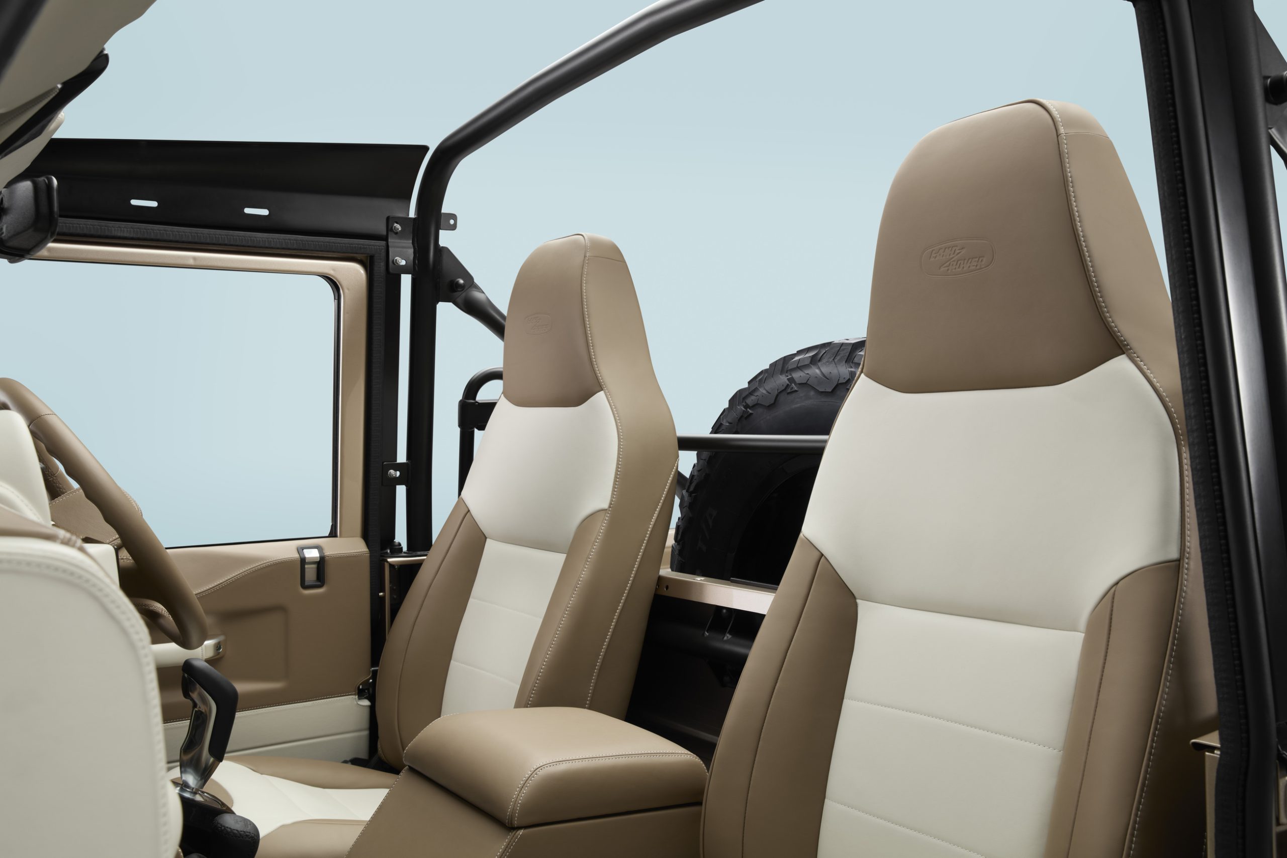 Land Rover Classic Defender V8 Soft Top (2)