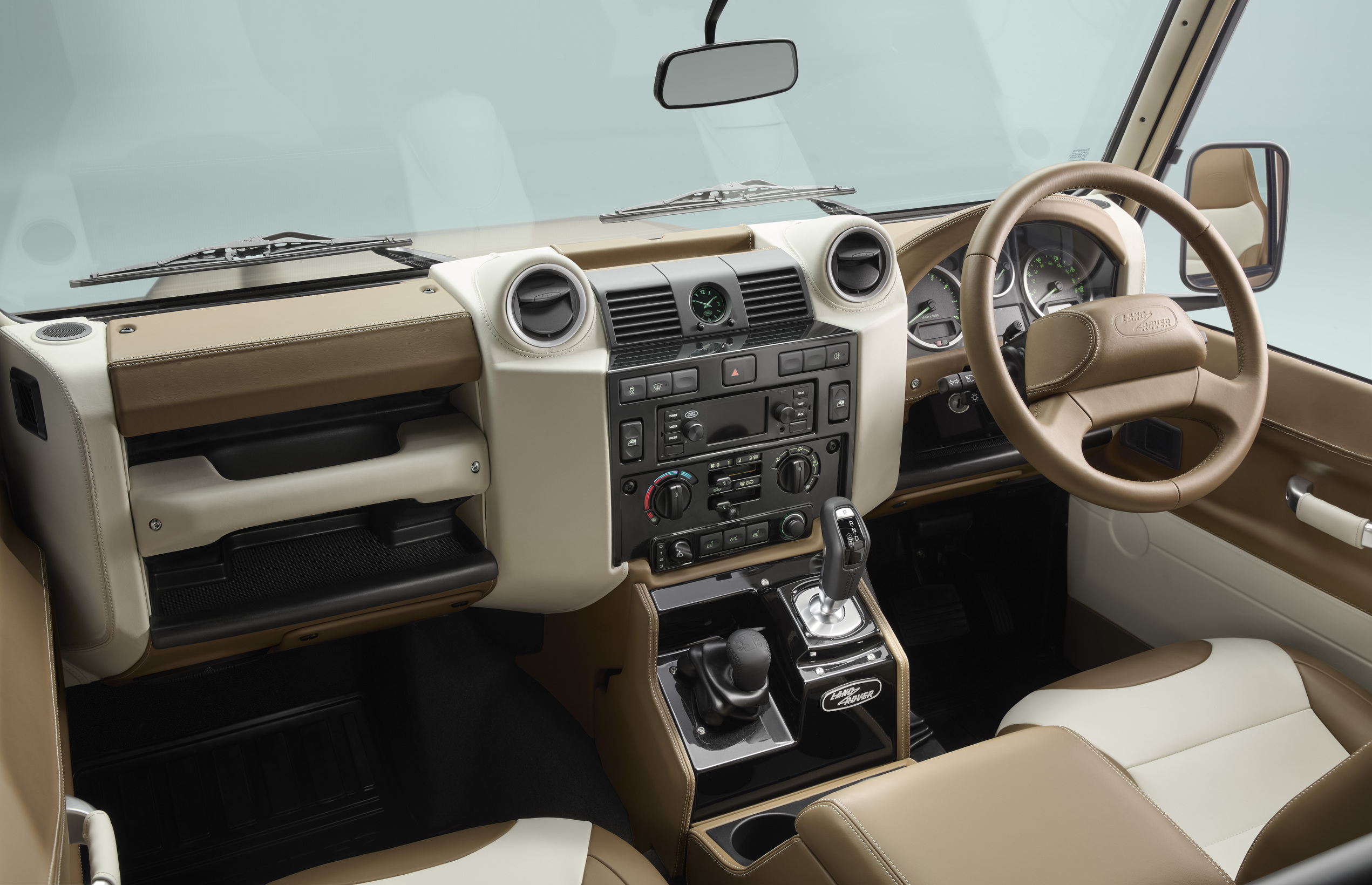 Land Rover Classic Defender V8 Soft Top (3)