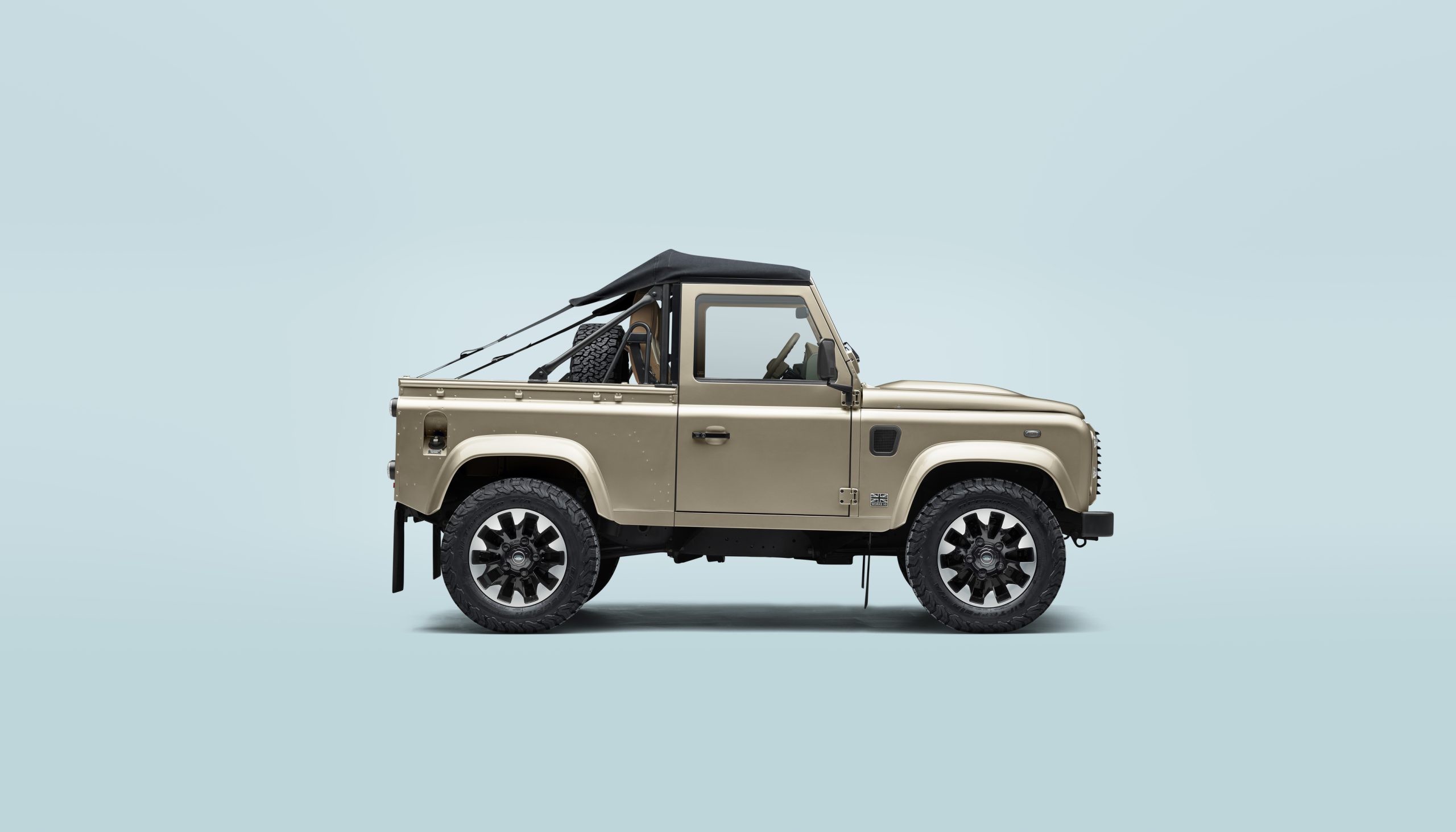 Land Rover Classic Defender V8 Soft Top (4)
