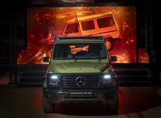 Mercedes Benz G Klasse Edition Stronger Than The 1980s Manufaktur Agavengrün Uni; Sitzpolster Mit Taubengrauem Stoff // Mercedes Benz G Class Edition Stronger Than The 1980s Manufaktur Agave Green Solid; Seat Upholstery In Dove Grey Fabric