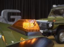 Mercedes Benz G Klasse Edition Stronger Than The 1980s Manufaktur Agavengrün Uni; Sitzpolster Mit Taubengrauem Stoff // Mercedes Benz G Class Edition Stronger Than The 1980s Manufaktur Agave Green Solid; Seat Upholstery In Dove Grey Fabric