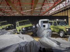 Mercedes Benz G Klasse Edition Stronger Than The 1980s Manufaktur Agavengrün Uni; Sitzpolster Mit Taubengrauem Stoff // Mercedes Benz G Class Edition Stronger Than The 1980s Manufaktur Agave Green Solid; Seat Upholstery In Dove Grey Fabric