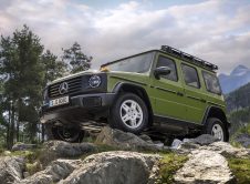 Mercedes Benz G Klasse Edition Stronger Than The 1980s Manufaktur Agavengrün Uni; Sitzpolster Mit Taubengrauem Stoff // Mercedes Benz G Class Edition Stronger Than The 1980s Manufaktur Agave Green Solid; Seat Upholstery In Dove Grey Fabric