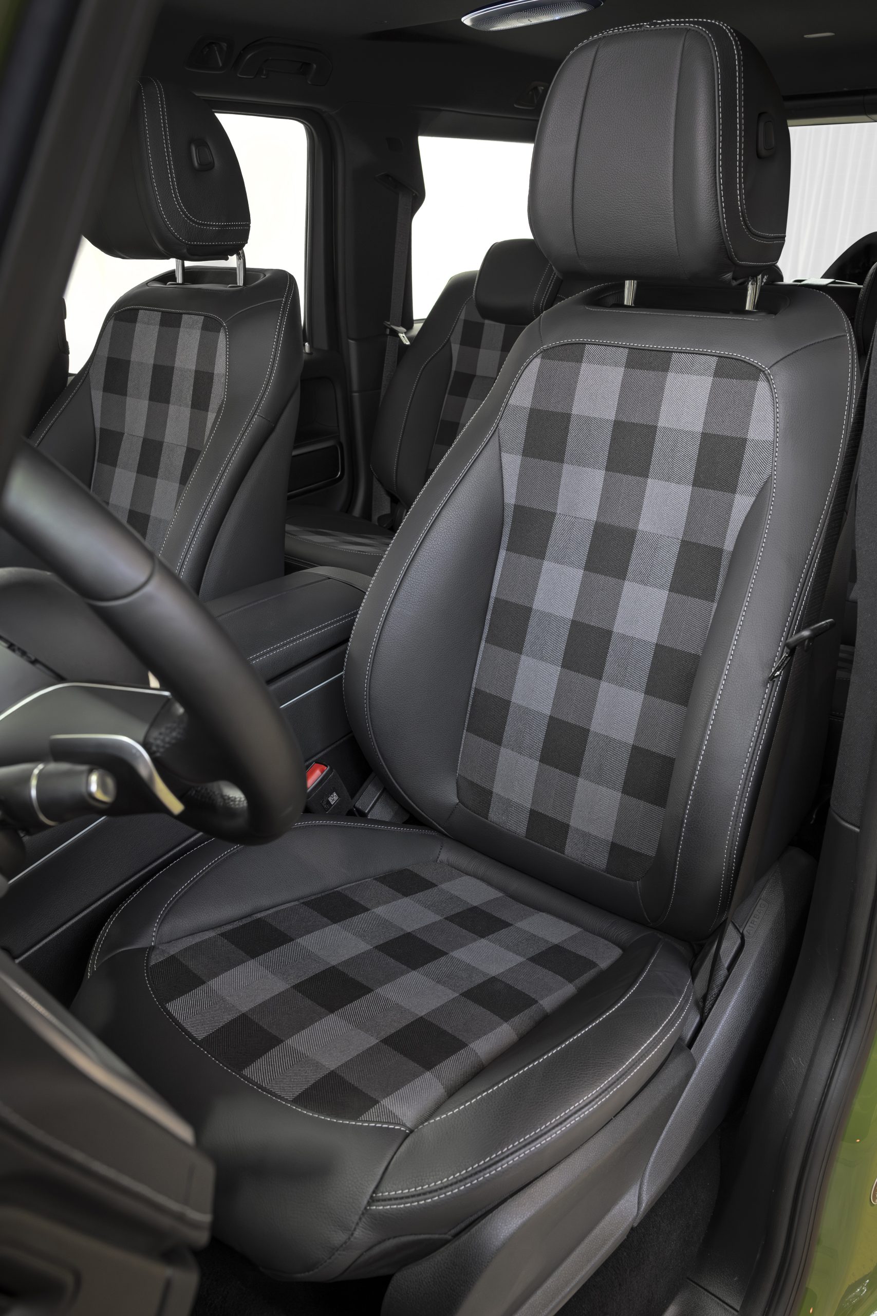 Mercedes Benz G Klasse Edition Stronger Than The 1980s Manufaktur Agavengrün Uni; Sitzpolster Mit Taubengrauem Stoff // Mercedes Benz G Class Edition Stronger Than The 1980s Manufaktur Agave Green Solid; Seat Upholstery In Dove Grey Fabric