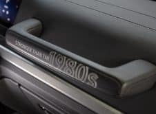 Mercedes Benz G Klasse Edition Stronger Than The 1980s Manufaktur Agavengrün Uni; Sitzpolster Mit Taubengrauem Stoff // Mercedes Benz G Class Edition Stronger Than The 1980s Manufaktur Agave Green Solid; Seat Upholstery In Dove Grey Fabric