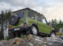 Mercedes Benz G Klasse Edition Stronger Than The 1980s Manufaktur Agavengrün Uni; Sitzpolster Mit Taubengrauem Stoff // Mercedes Benz G Class Edition Stronger Than The 1980s Manufaktur Agave Green Solid; Seat Upholstery In Dove Grey Fabric