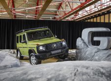 Mercedes Benz G Klasse Edition Stronger Than The 1980s Manufaktur Agavengrün Uni; Sitzpolster Mit Taubengrauem Stoff // Mercedes Benz G Class Edition Stronger Than The 1980s Manufaktur Agave Green Solid; Seat Upholstery In Dove Grey Fabric