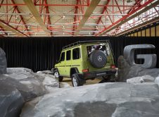 Mercedes Benz G Klasse Edition Stronger Than The 1980s Manufaktur Agavengrün Uni; Sitzpolster Mit Taubengrauem Stoff // Mercedes Benz G Class Edition Stronger Than The 1980s Manufaktur Agave Green Solid; Seat Upholstery In Dove Grey Fabric