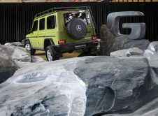 Mercedes Benz G Klasse Edition Stronger Than The 1980s Manufaktur Agavengrün Uni; Sitzpolster Mit Taubengrauem Stoff // Mercedes Benz G Class Edition Stronger Than The 1980s Manufaktur Agave Green Solid; Seat Upholstery In Dove Grey Fabric