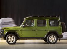 Mercedes Benz G Klasse Edition Stronger Than The 1980s Manufaktur Agavengrün Uni; Sitzpolster Mit Taubengrauem Stoff // Mercedes Benz G Class Edition Stronger Than The 1980s Manufaktur Agave Green Solid; Seat Upholstery In Dove Grey Fabric
