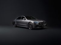 Die S Klasse 2025: Mehr Individualität, Intelligenz Und Exzellenz Durch Manufaktur, Ki Und Drive Pilot The 2025 S Class: More Individuality, Intelligence, And Excellence With Manufaktur, Ai, And Drive Pilot
