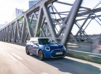 P90527249 Highres Mini Cooper Se 10 20