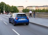 P90527266 Highres Mini Cooper Se 10 20