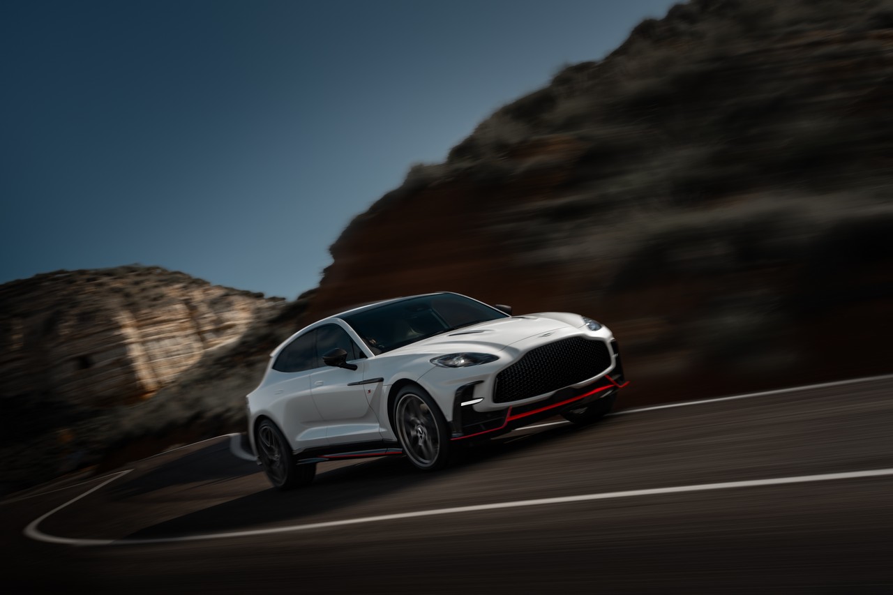 Aston Martin Dbx S 01