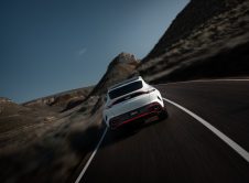 Aston Martin Dbx S 04