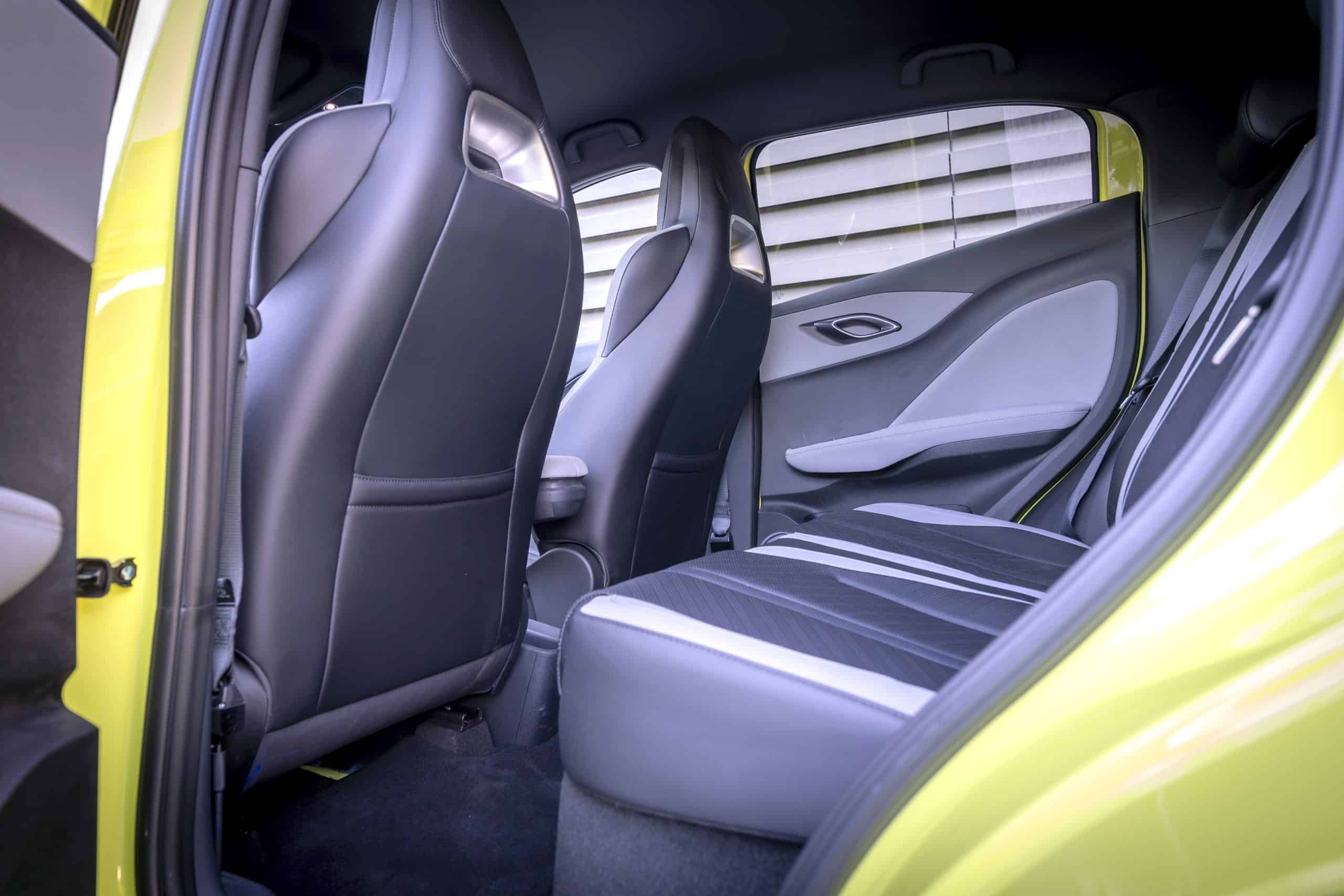 Dolphin Surf Interior (11)