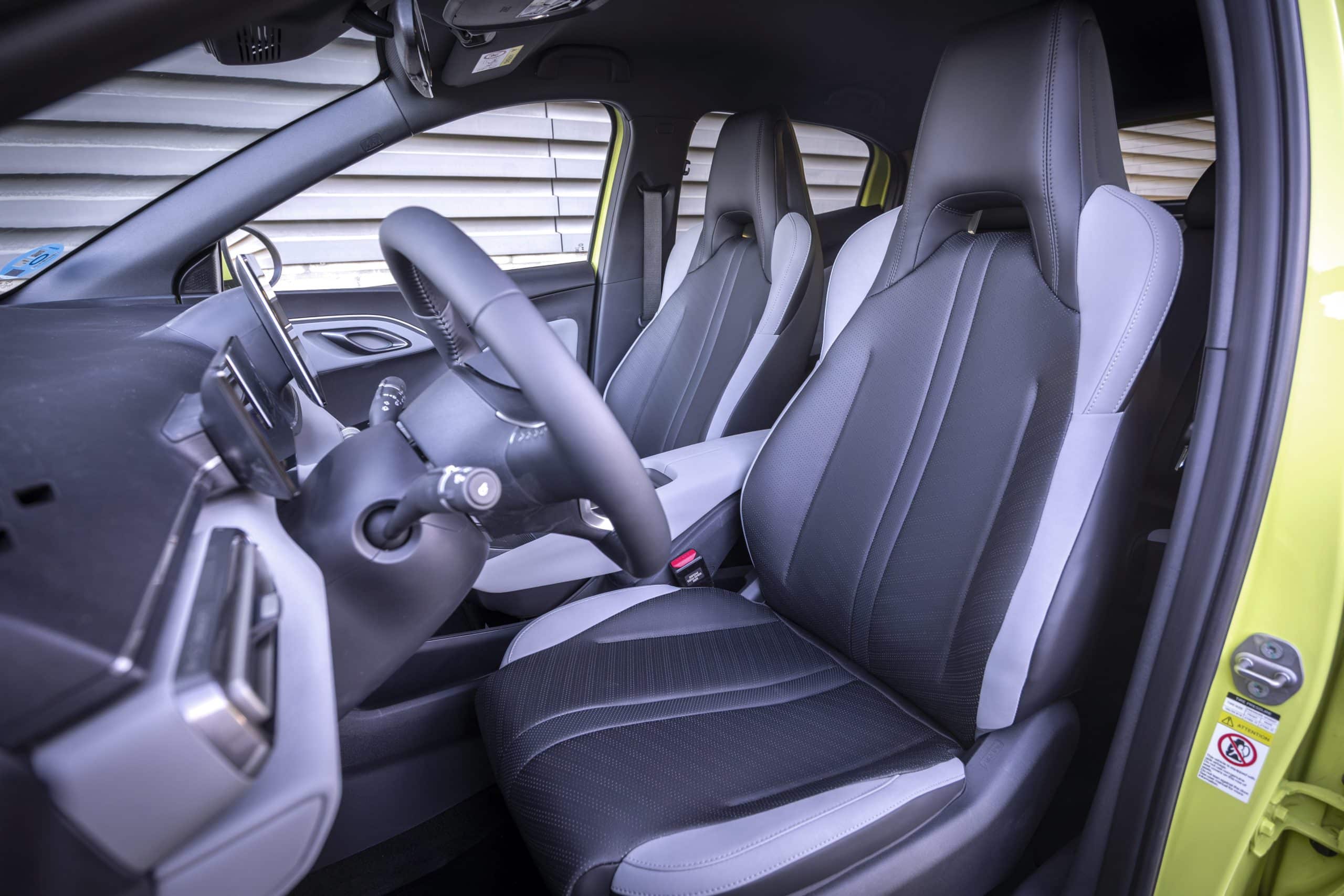 Dolphin Surf Interior (14)