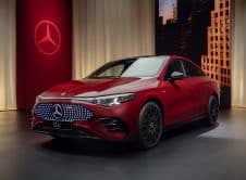 Der Neue Mercedes Benz Cla: Großartig, Mühelos, Intuitiv Und Flexibel The All New Mercedes Benz Cla: Gorgeous, Effortless, Intuitive, And Flexible.