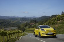 Al volante del Ford Puma Gen-E, un minideportivo con corazón eléctrico
