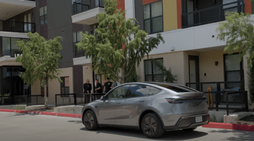 Tesla Autonomous Delivery 00001