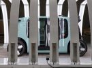 Zoox estrena su primera planta de producción de robotaxis en California