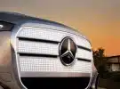 La parrilla del Mercedes GLC nos muestra su espectacular diseño iluminado