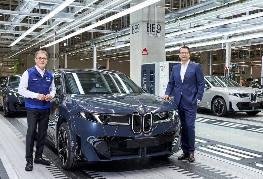 BMW añade un segundo turno de trabajo en la línea de ensamblaje del iX3 para atender la alta demanda