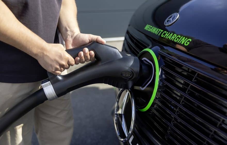 Mercedes Benz Elf: Laden Von Elektrofahrzeugen Neu Gedacht Mercedes Benz Elf: A Novel Approach To Charging Electric Vehicles