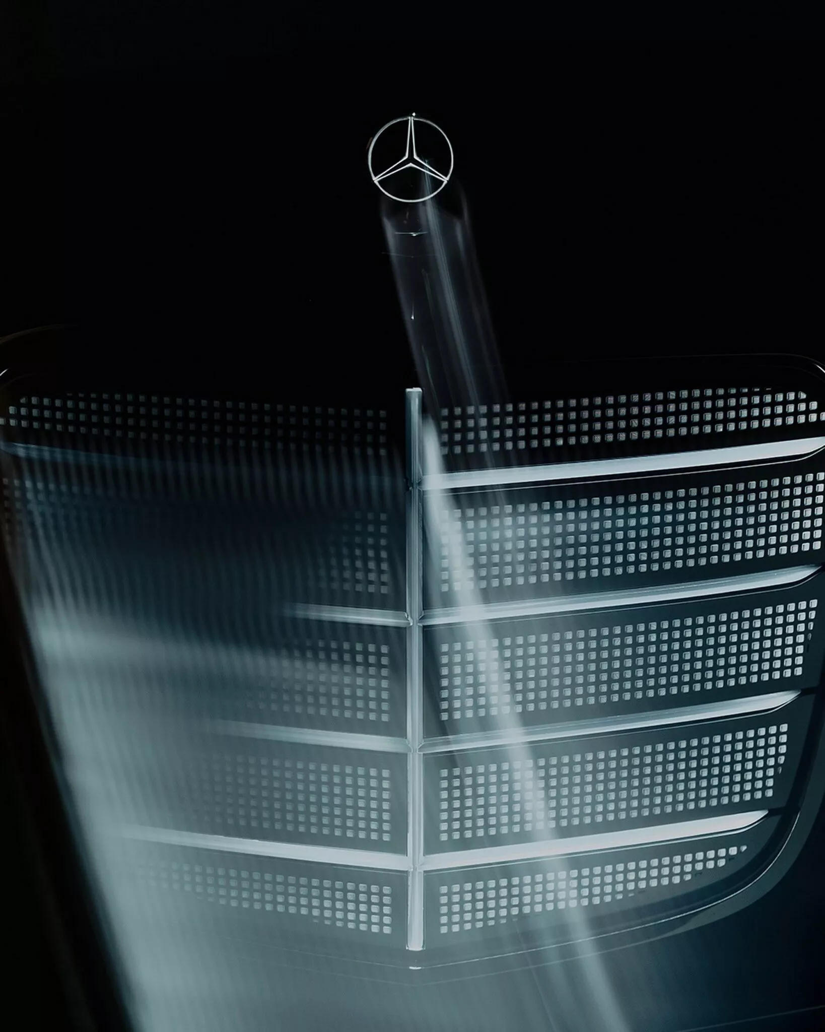 Mercedes Coupe Teaser 2 Parrilla