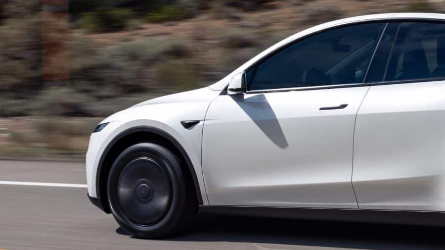 Tesla Model Y Standard 2026 00003