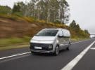 No hay otro coche híbrido en el mercado capaz de transportar hasta 9 pasajeros con tanto confort como el Hyundai Staria Hybrid