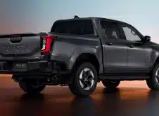 Toyota Hilux Bev Europa (20)