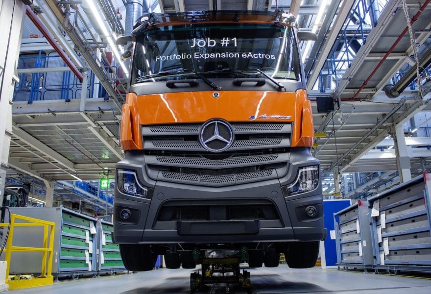 Mercedes-Benz inicia la producción en serie del camión eléctrico eActros 400