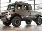 Unimog, el todoterreno de Mercedes que cumple 80 años subiendo por cualquier terreno