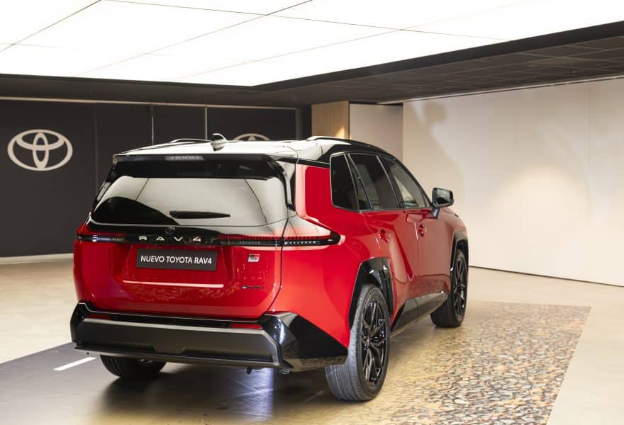 Toyota RAV4 vs KIA Sportage: ¿qué SUV híbrido familiar ofrece mejor calidad-precio en 2026?