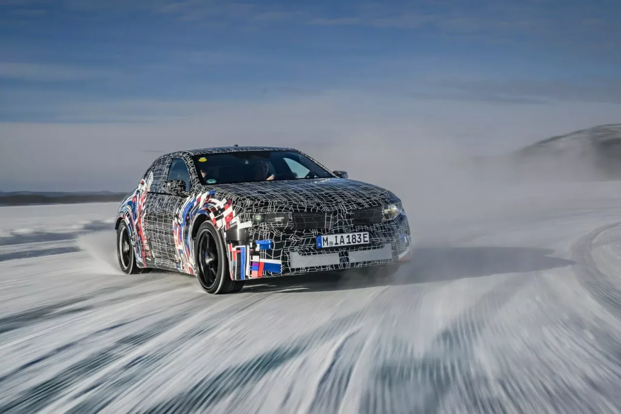 Avec cette voiture électrique et ses quatre moteurs, BMW compte faire